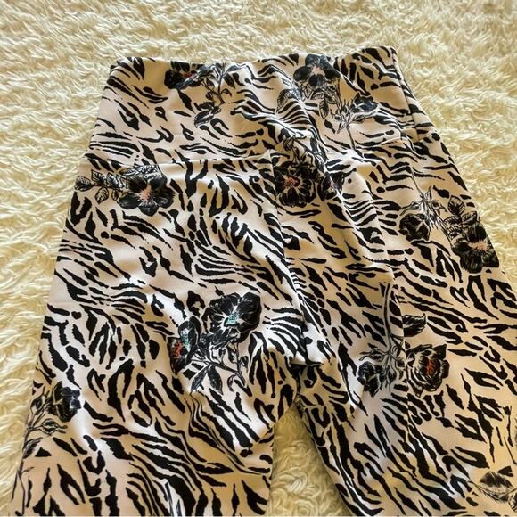 Onzie Animal Floral Leggings Size Large - Picture 7 of 7